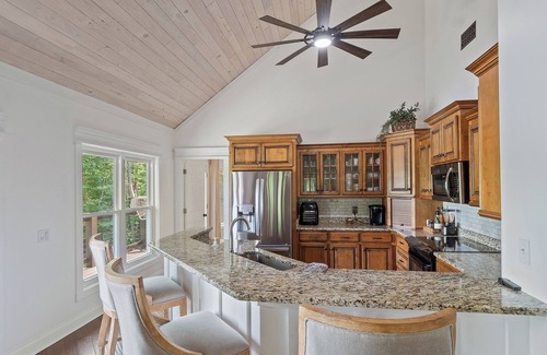 Stoney Point Landing House | L&L Lodge: 6 BR, 5 BA in Double Springs, Sleeps 15