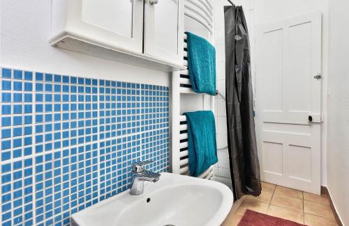 Saint-Fons Apartment | L'Oasis Urbaine - Spacieux et élégant pour 5 pers