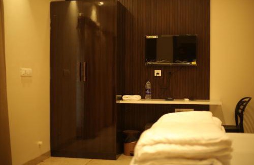 Kanchipuram Hotel | L. R RESIDENCY