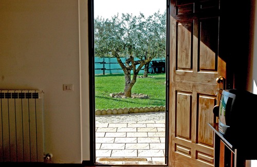 Deruta House | L'ULIVO: apartment within farmhouse just 15 minutes far from Assisi.