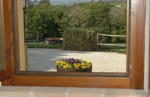 Deruta House | L'ULIVO: apartment within farmhouse just 15 minutes far from Assisi.