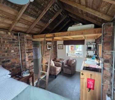 Cumwhitton Apartment | La'al Cabin, tiny home, unique space Eden Valley Cumbria