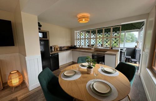 Ardres House | La Belle Vue Du Lac - SPA