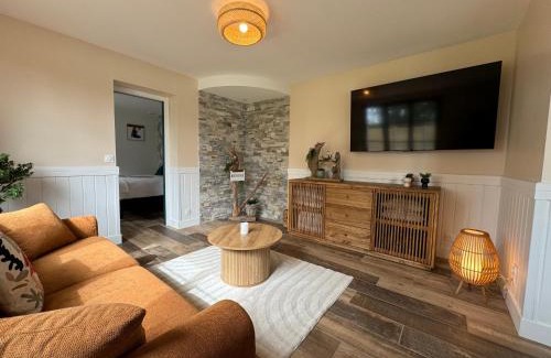Ardres House | La Belle Vue Du Lac - SPA