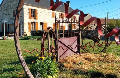 Saint-Silvain-Bas-le-Roc Bed & Breakfast | La Brousse Kacha