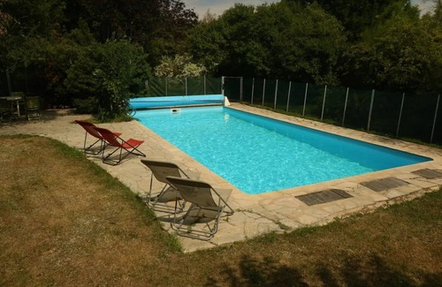 Chatel-Moron House | La Buissonnière in South Burgundy: whole house with swimming pool