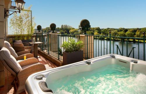 Joigny Hotel | La Côte Saint Jacques