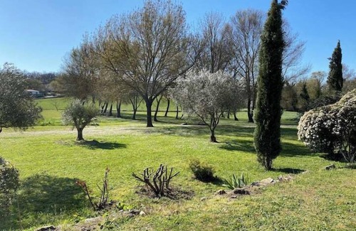 Saint-Hilaire-de-Brethmas Apartment | La cave, shared pool