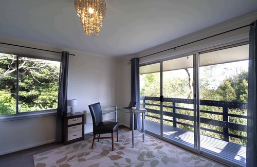 Upwey House | La Cachette in Upwey | 3BR Retreat with Mountain Views