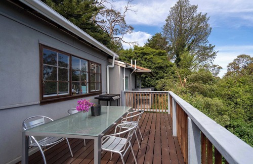 Upwey House | La Cachette in Upwey | 3BR Retreat with Mountain Views