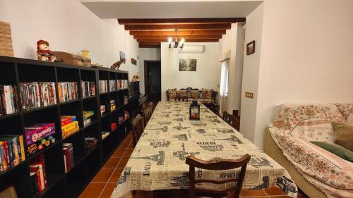 Villasequilla House | La Casa Amarilla de Villasequilla
