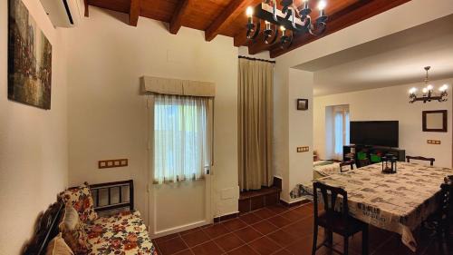 Villasequilla House | La Casa Amarilla de Villasequilla