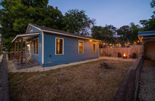 Eastside Promise Neighborhood House | La Casa Azúl 5 minutes from The Pearl!