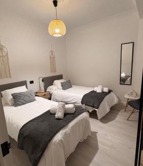 Lugo Apartment | La casa de Elena con terraza en el centro