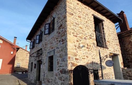 Barruelo de Santullan House | La casa de la Tina