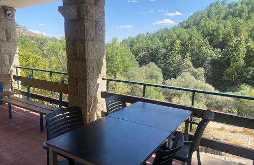 Manzanares el Real Ski Chalet | La Casa De La Pedriza
