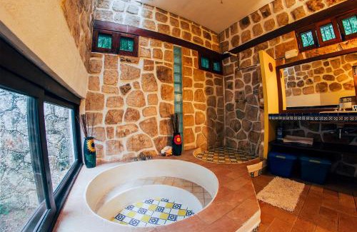 Piste House | La casa de piedra y colores en Chichén Itzá
