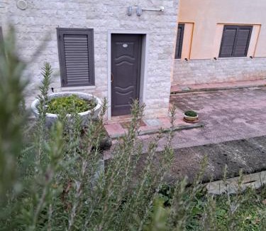 Busso House | La casa di mezzo-affitti brevi-zona ospedali