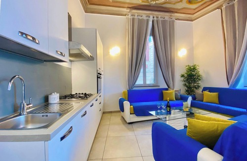 Rapallo Apartment | La Casa Rosa al Mare apartment & garage