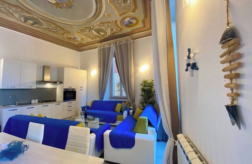 Rapallo Apartment | La Casa Rosa al Mare apartment & garage