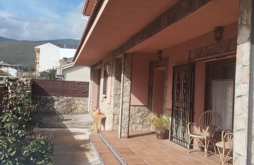 Rascafria Ski Chalet | La Casona de Rascafria, independent, surrounded by garden and ideal for families.