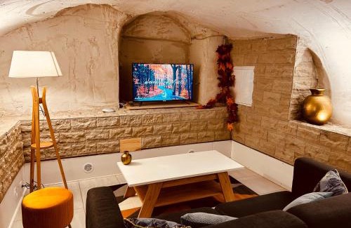 Renaison Apartment | La Cave aux Lumières - Proche centre-ville - 2 chambres - Wifi