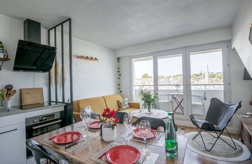 Pleneuf-Val-Andre Apartment | La Chaloupe - Appartement avec balcon vue sur le port