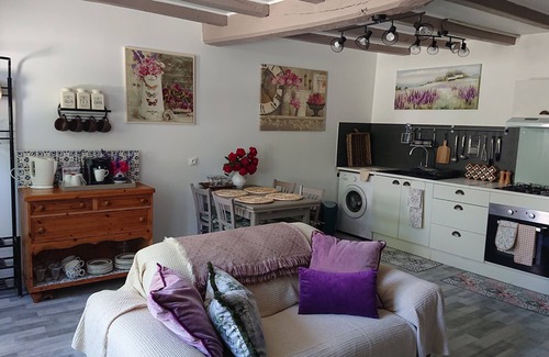 Bellon Cottage | La Colline de Tilleul - Stunning cottage with pool near Aubeterre 4* Star Rated!
