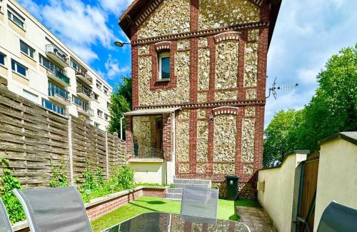 Coteaux Ouest House | La Coloc' Rouen Docks T6 4 Bathrooms Garden