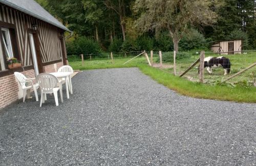 Cormeilles House | La Cour Angot
