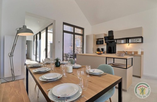 Combourg House | La Demeure du Lac Tranquille
