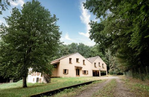 Saint-Augustin House | La Donaclaudré - Hébergement de groupe en pleine nature, idéal pour tous vos séjours ! 63 couchages - 2 grandes salles - Salle de jeux - Cuisine professionnelle - Accessible facilement - Localisation attractive -Proche Paris & Disney