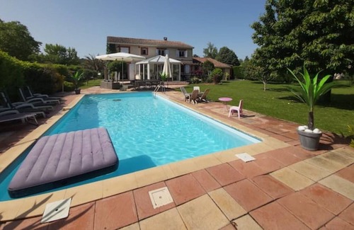 Sainte-Foy-d'Aigrefeuille Villa | La Figueraie Villa au Bord D'un lac
