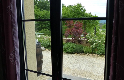 Saint-Julien-de-Lampon Apartment | La Figue: Luxury 4 person apartment with private terrace and large swimming pool + sauna.