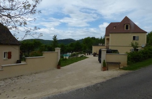Saint-Julien-de-Lampon Apartment | La Figue: Luxury 4 person apartment with private terrace and large swimming pool + sauna.