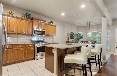 Jenks House | La Fleur, Jenks, 5min. HWY access