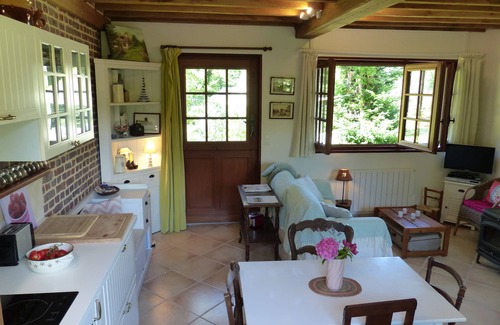 Saint-Jouin-Bruneval Villa | La Flore de Lys, Lovely cottage 330 m from the sea and 6 km from Étretat!