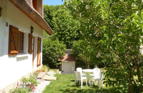 Saint-Jouin-Bruneval Villa | La Flore de Lys, Lovely cottage 330 m from the sea and 6 km from Étretat!