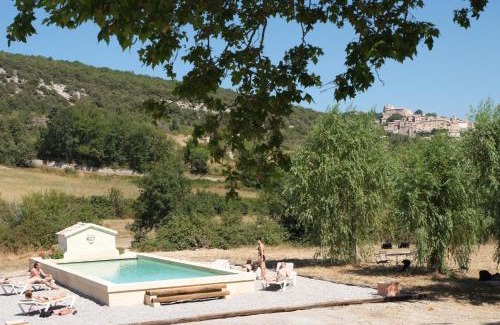 Simiane-la-Rotonde Bed & Breakfast | La Fontaine