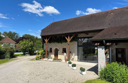 Fontainebrux House | La Grange de Félix, country cottage with swimming pool