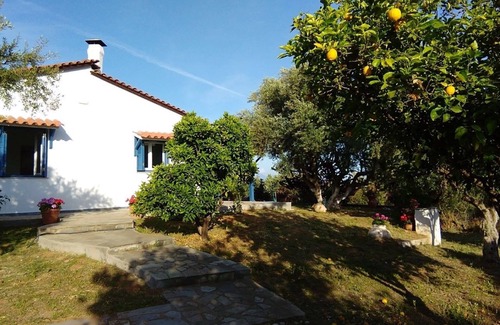 Drakoneri House | La Maison Bleu