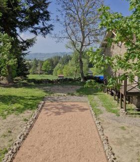 Bertignat Hotel | La Maison Rose Bertignat