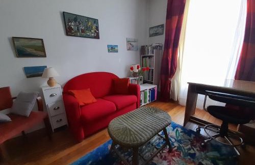 15th Arrondissement Apartment | La maison rouge