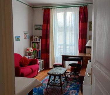 15th Arrondissement Apartment | La maison rouge