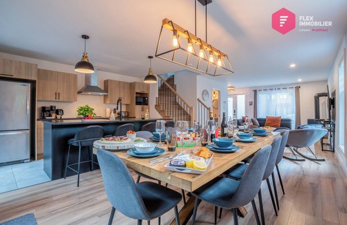 Pont-Rouge Ski Chalet | ⭐ La Marie-Clémentine de Portneuf 🍊 Private hot tub, Pool & Billard ⭐