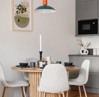 Jakobsberg Apartment | La Nordic Chic with free parking