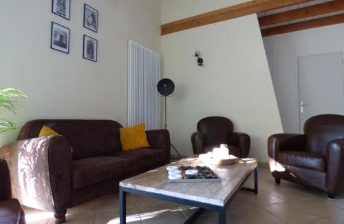 Saintes House | La Patte Charentaise Parking gratuit Le calme en ville