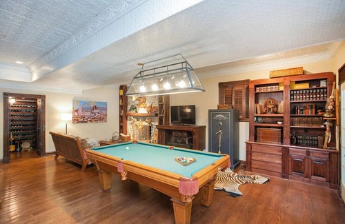Kingston Springs Cabin | La Pearla Ranch Nashville, 7 bedroom, 8 bath, 9500 sf Log Mansion with pool