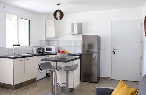 Tartane Apartment | LA PERLE Apartment sea-beach view 15 meters away