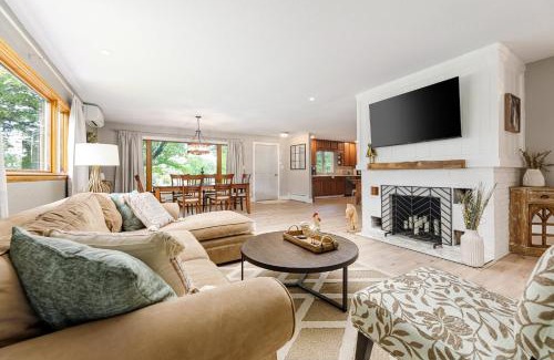 Williamsburg House | La Petite Ferme - Newly Renovated 3BDR Farmhouse - 6200